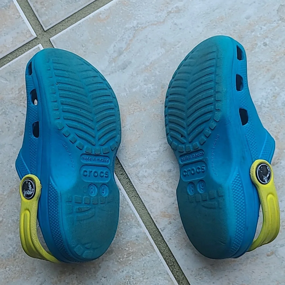 Crocs blue and lime yellow